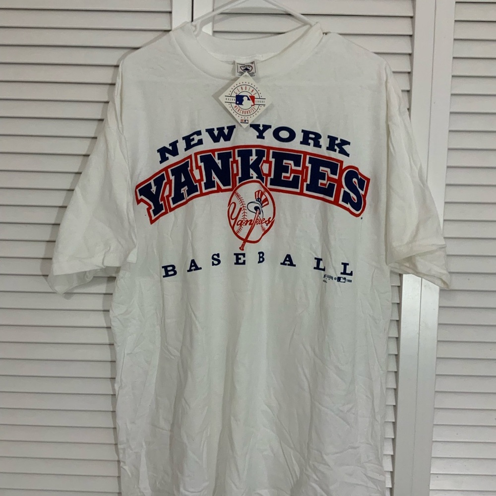 Vintage 1998 Majestic White New York Yankees shirt size XL